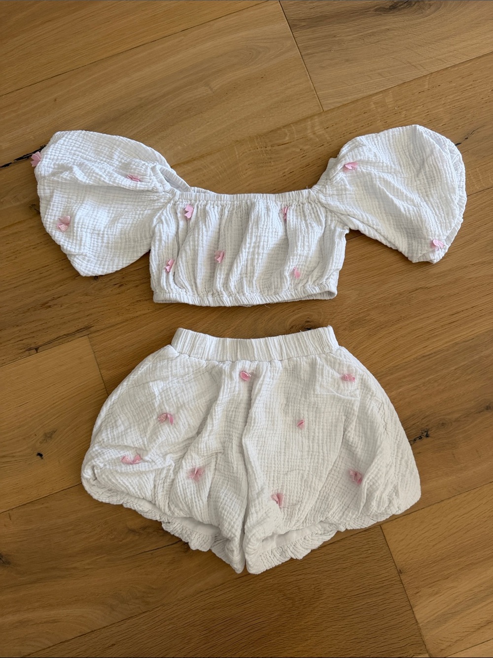 Lola + the boys White Puff-Sleeve Top & Shorts Set with Pink bows